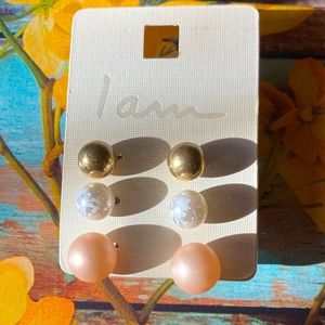 I am  3 pairs of stud earrings
